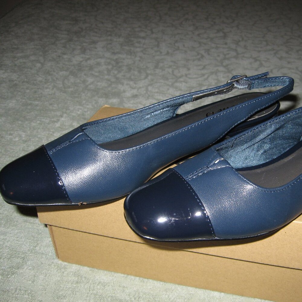 NEW Trotters Dea Pump Slingback Navy Size 7 N